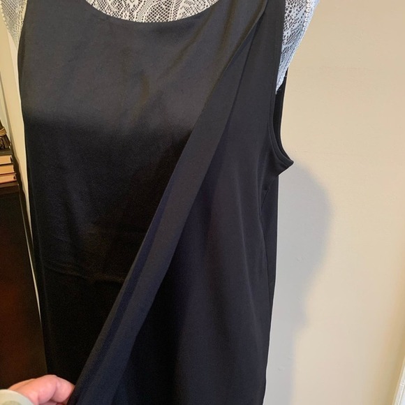 NWT Banana Republic Top Woman's Medium Black Sleeveless Tank Scoop Neck Stretch - Picture 3 of 5